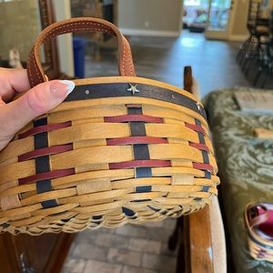 Longaberger Round basket Americana pattern in like new condition.